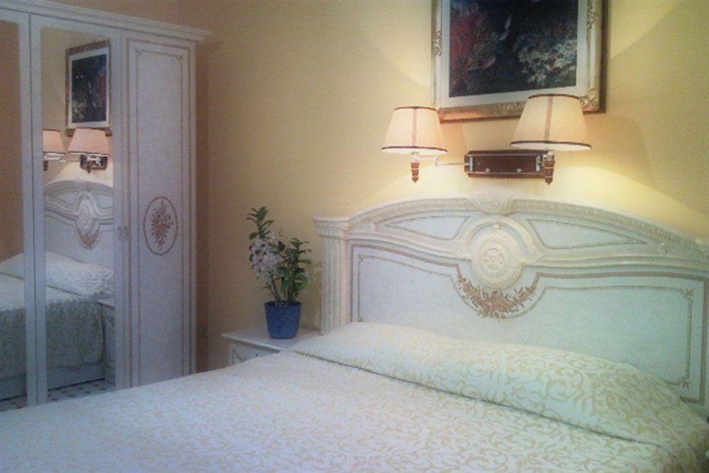 Hotel Cavour Sorrento Exterior foto